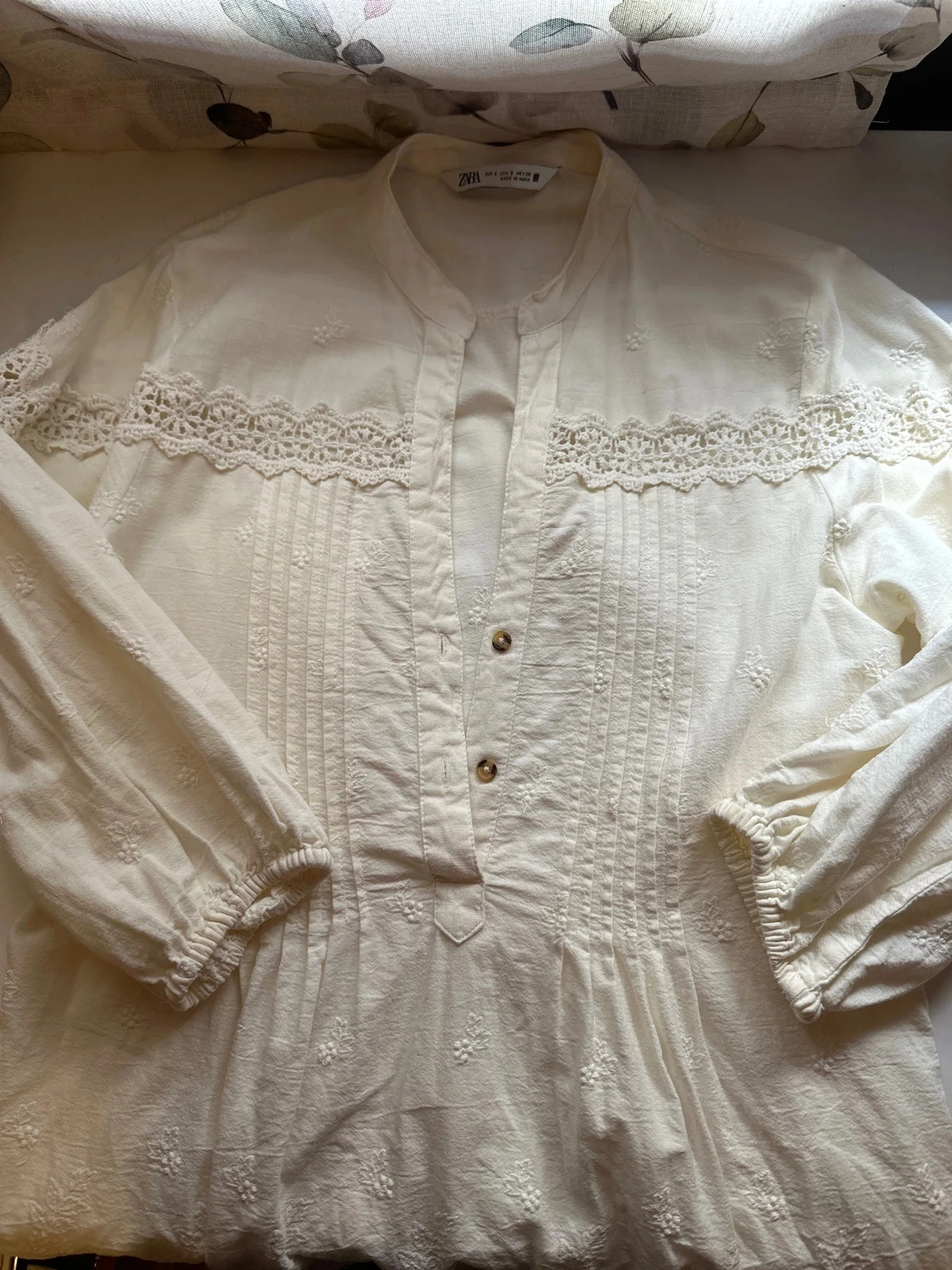 Blusa bordados marca Zara
